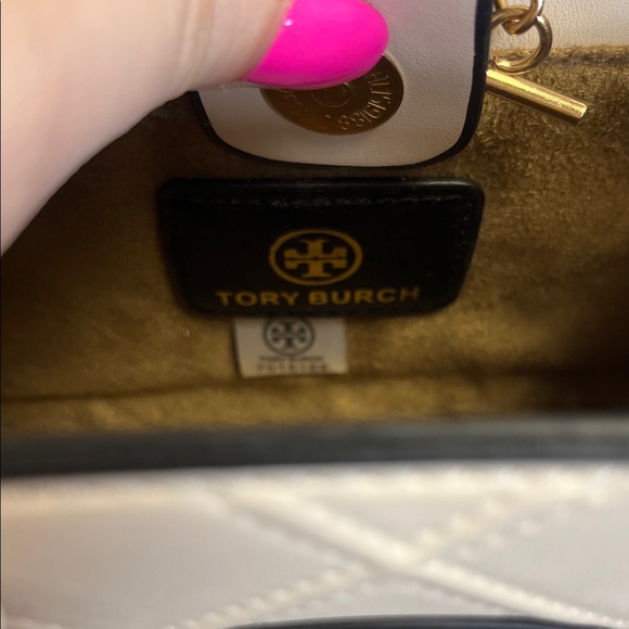 Tory Burch Ivory Quilted Bag with Gold Chain - Picture 2 of 6